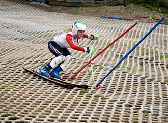 Sponsored teenage skier named an England Dry Slope Ambassador